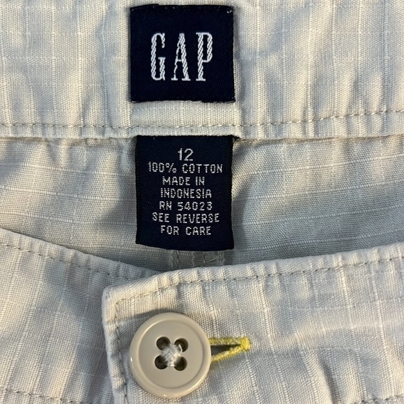 GAP Button Fly Shorts - Picture 6 of 7